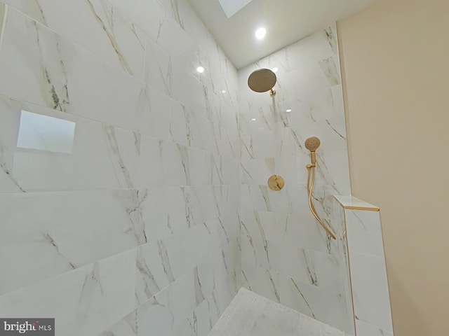 interior details with a tile shower