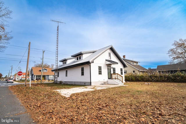 exterior space featuring a yard