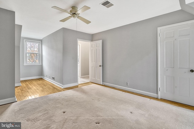 unfurnished room with light hardwood / wood-style flooring and ceiling fan