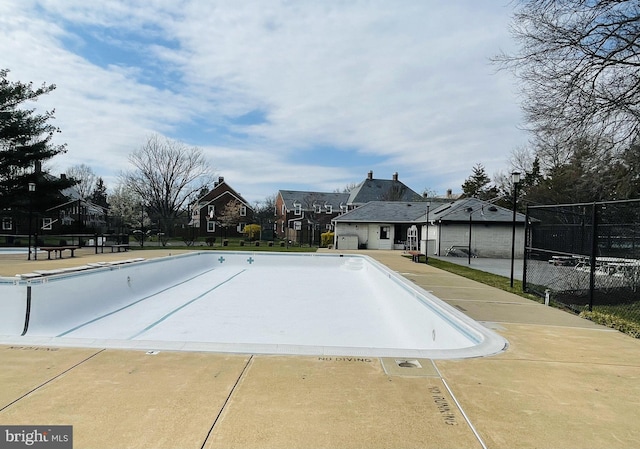 view of swimming pool