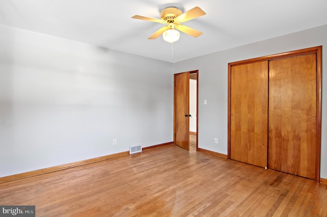 unfurnished bedroom featuring light wood-type flooring, a closet, and ceiling fan