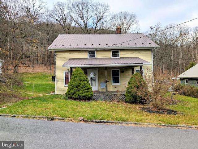 view of front of house featuring covered porch and a front yard