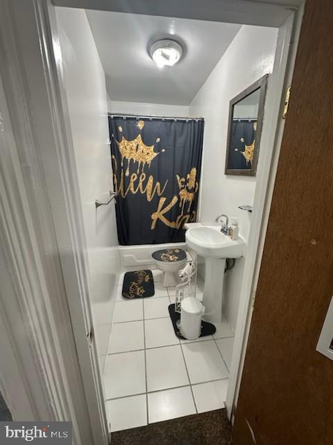 bathroom featuring tile patterned floors, shower / bath combo, and toilet