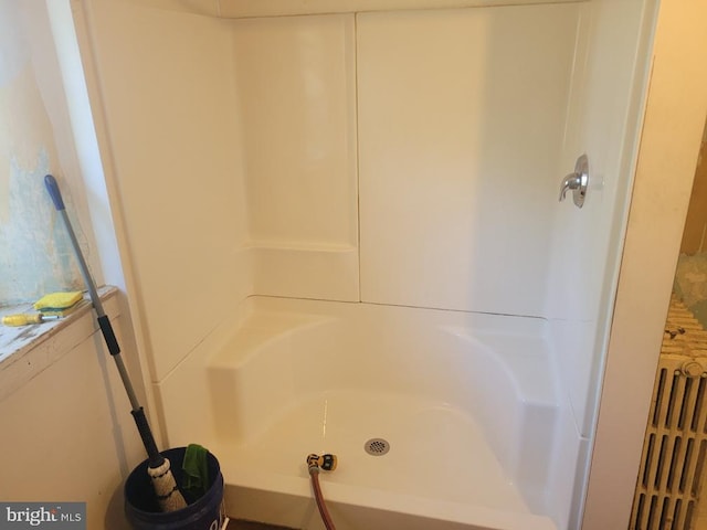 542 Auburn Rd, Landenberg, PA 19350 - full bathroom featuring a shower