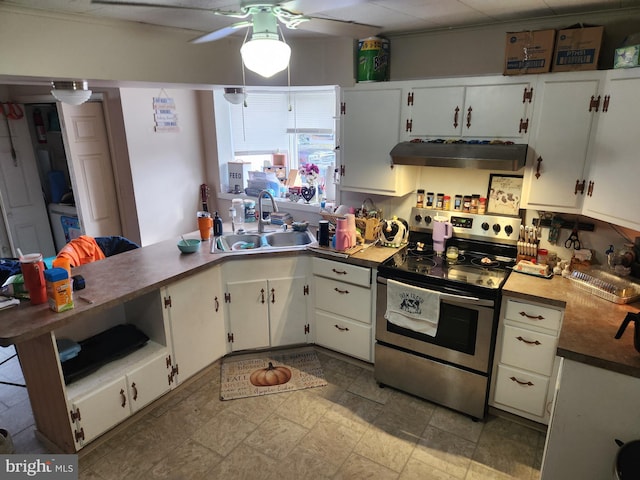 kitchen featuring white cabinetry, sink, ceiling fan, kitchen peninsula, and electric stove