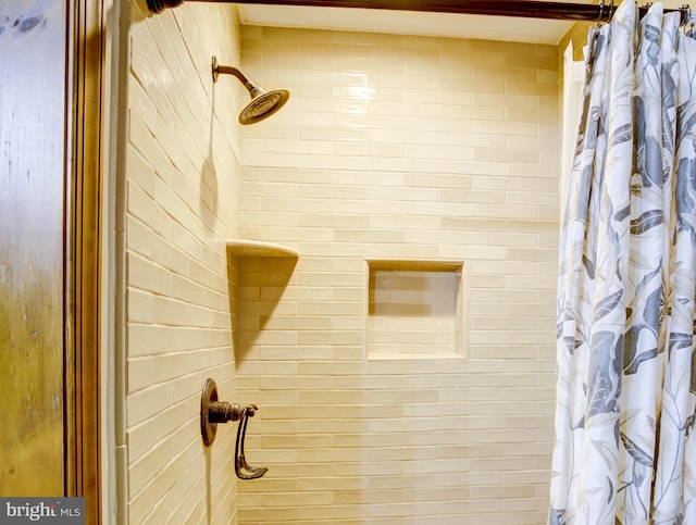 bathroom with curtained shower