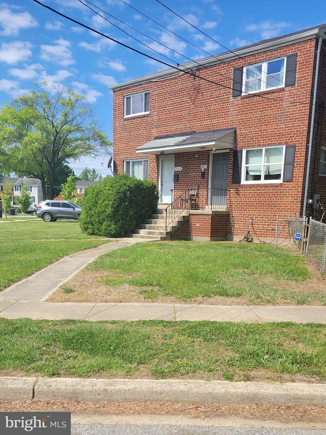 view of front of property with a front lawn