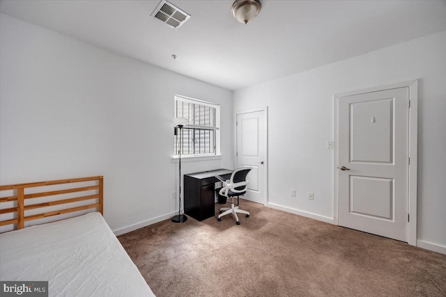 bedroom with carpet flooring