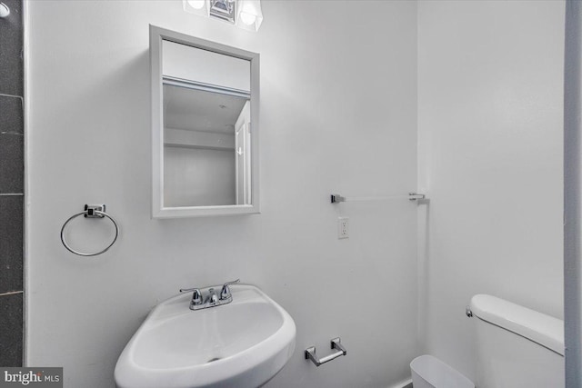 bathroom featuring toilet and sink