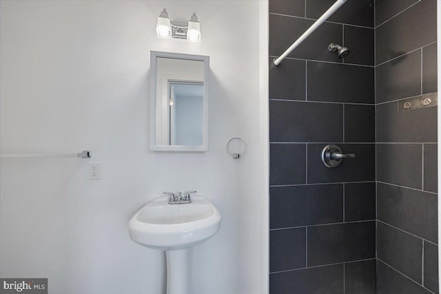 bathroom with a tile shower