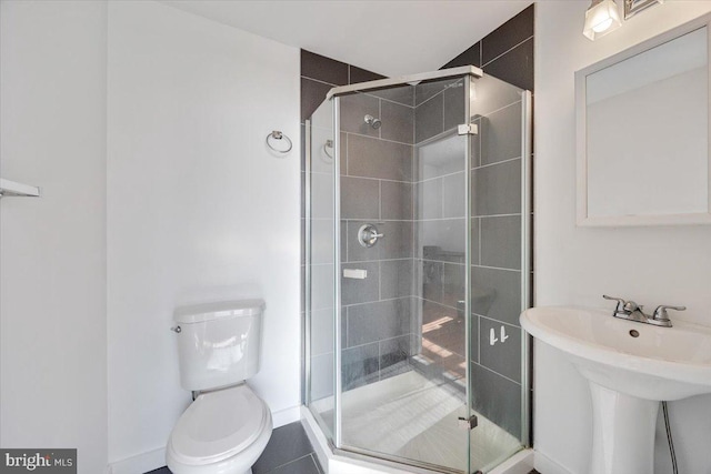 bathroom with an enclosed shower and toilet