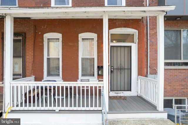 property entrance with a porch