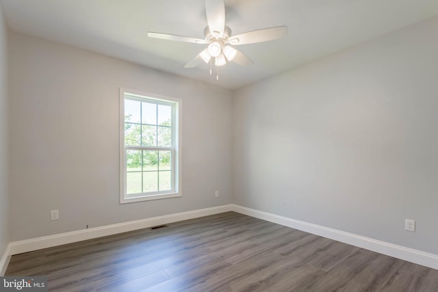 empty room featuring dark hardwood / wood-style floors and ceiling fan