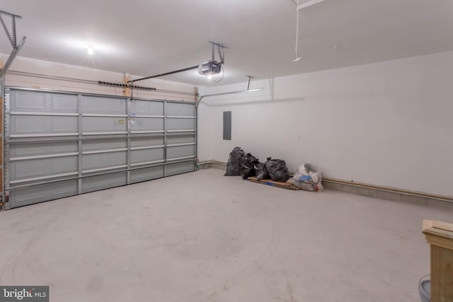 34039 Chippiwa Dr, Dagsboro, DE 19939 - garage featuring a garage door opener