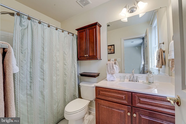 bathroom with a shower with shower curtain, vanity, and toilet