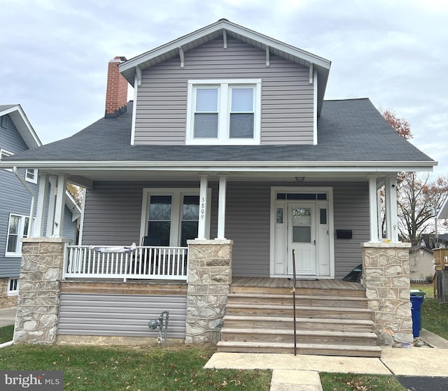 view of front facade with covered porch