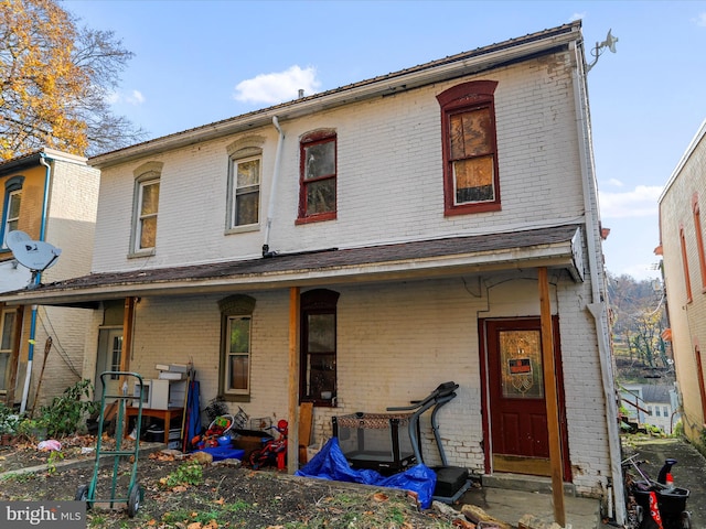 view of front of property featuring covered porch