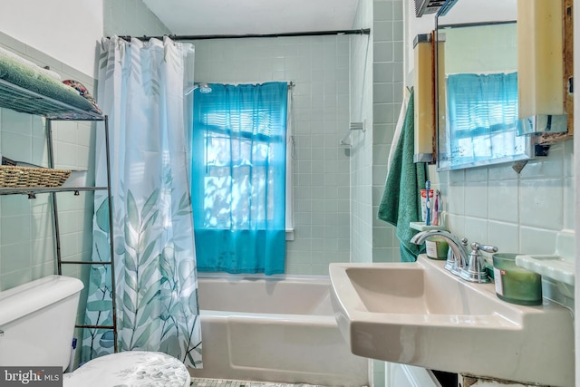 full bathroom with sink, tasteful backsplash, toilet, shower / bath combo with shower curtain, and tile walls