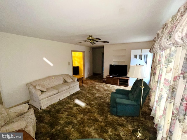 carpeted living room featuring ceiling fan