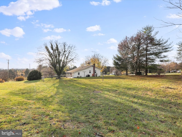 view of yard with a rural view