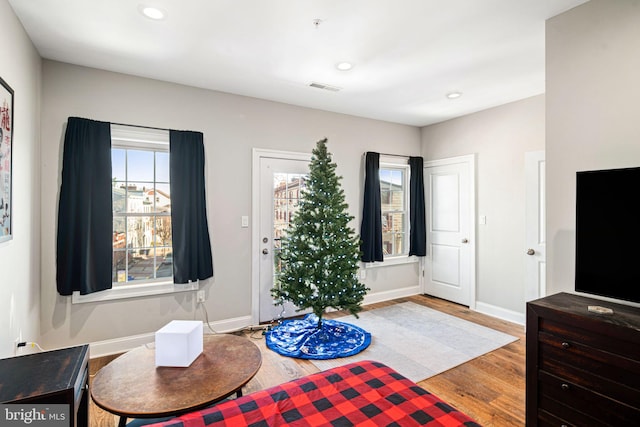 sitting room with light hardwood / wood-style floors