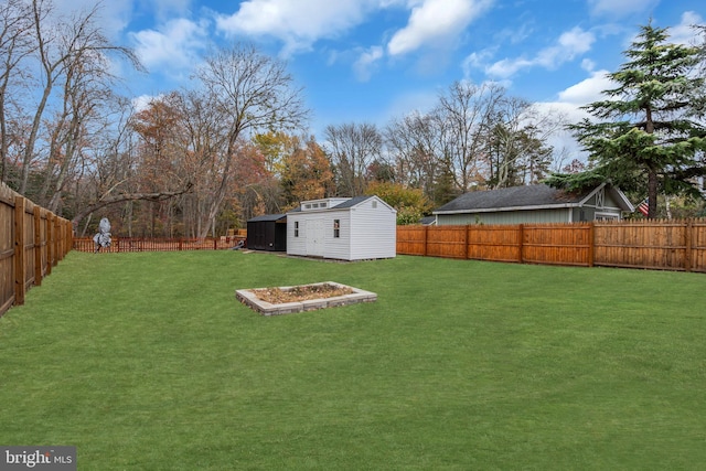 view of yard featuring a shed