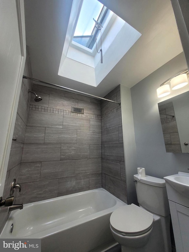 6107 Loretto Ave, Philadelphia, PA 19149 - full bathroom featuring a skylight, toilet, vanity, and shower / bath combination