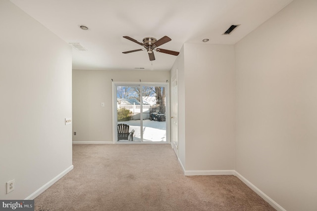 carpeted empty room featuring ceiling fan