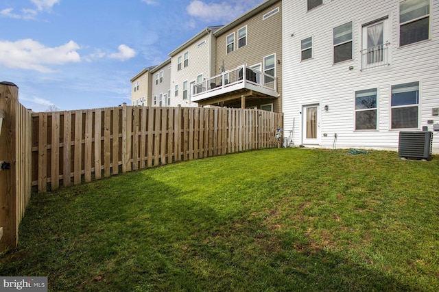 view of yard featuring cooling unit