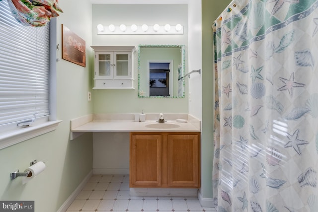 bathroom featuring a shower with curtain and vanity