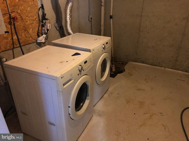 clothes washing area with washing machine and clothes dryer