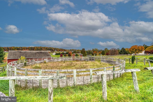 view of yard featuring a rural view