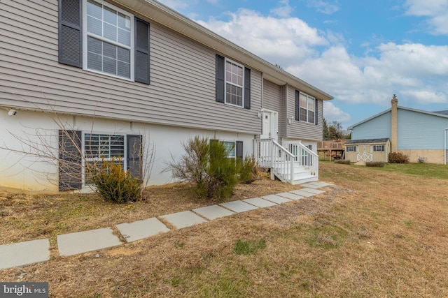 raised ranch featuring a front lawn