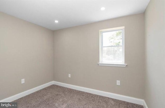 spare room with carpet flooring