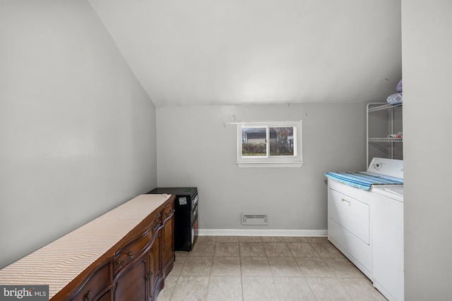 washroom featuring washing machine and clothes dryer