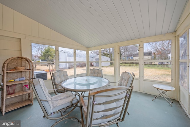 sunroom with vaulted ceiling