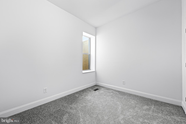 spare room featuring carpet floors