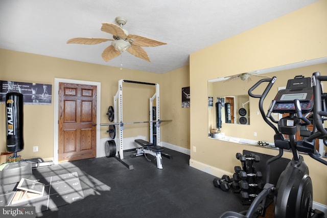 exercise room featuring ceiling fan and baseboards