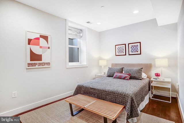 bedroom featuring dark wood-style floors, visible vents, baseboards, and recessed lighting