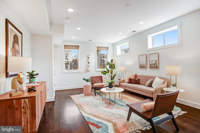 living area featuring dark wood-type flooring, recessed lighting, and baseboards