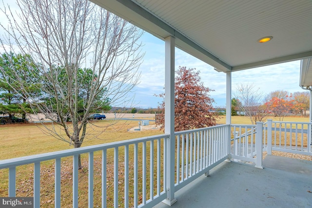 balcony featuring covered porch