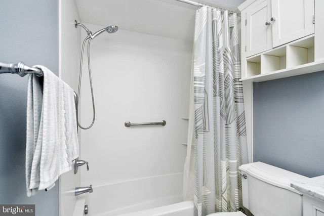 bathroom featuring toilet and shower / bath combo with shower curtain