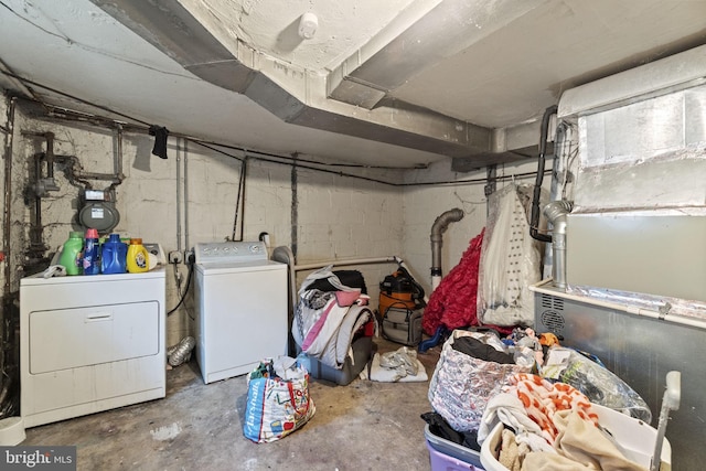 basement featuring independent washer and dryer