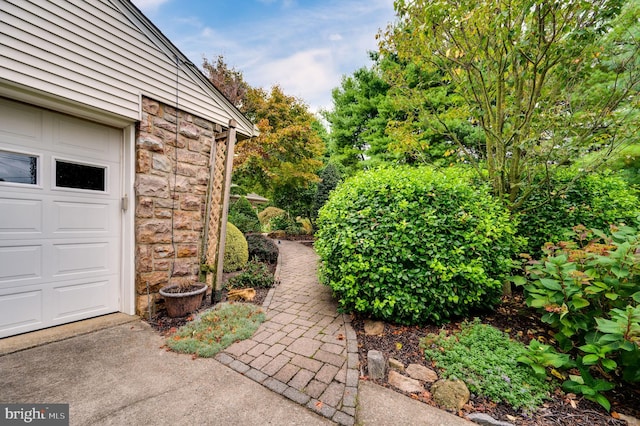 view of yard with a garage