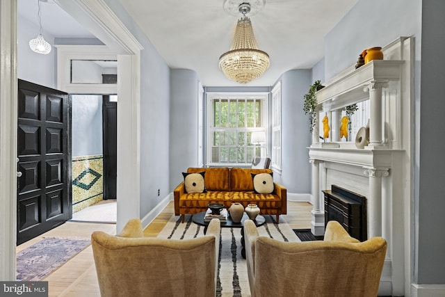 living area featuring a chandelier and light hardwood / wood-style floors