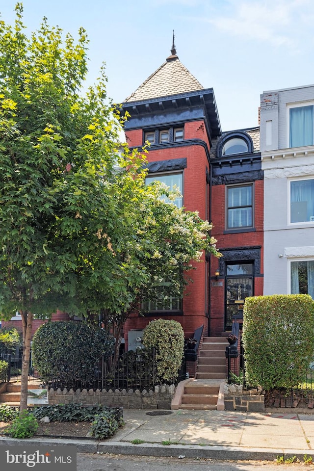 view of front of house