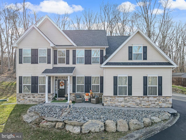 view of front of home featuring an outdoor hangout area