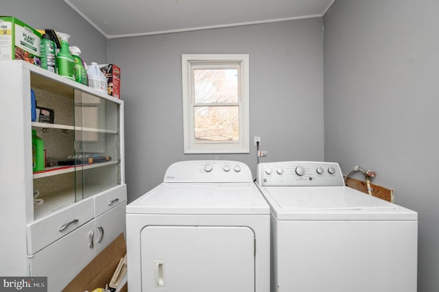 laundry room with cabinets and washing machine and dryer