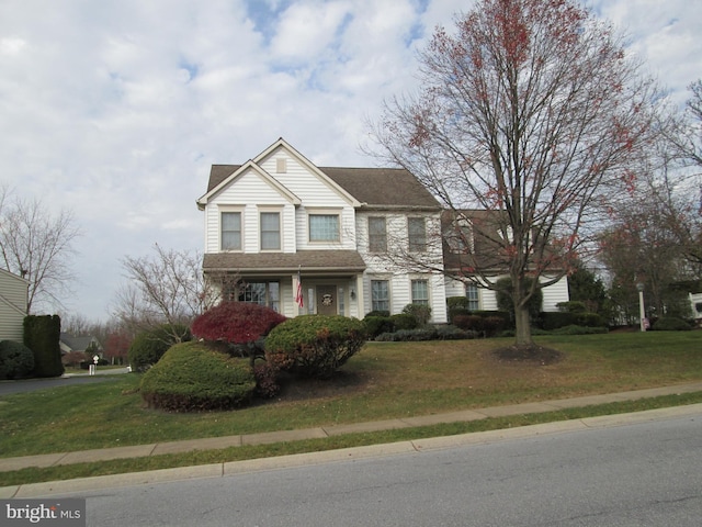 view of front of house featuring a front lawn