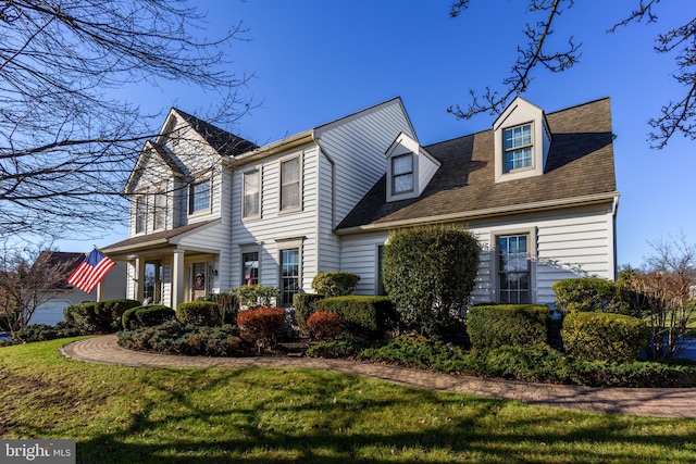 view of front facade featuring a front yard